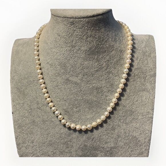 Vintage IWI White Freshwater Pearl Hand Knotted 14K Gold Clasp Necklace 17” - Picture 1 of 10